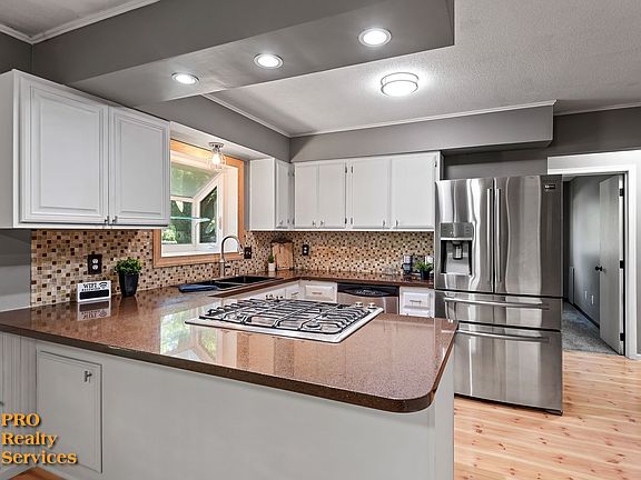 3rd image of 13223 Highview Dr