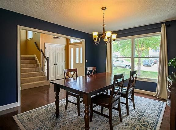4th image of 2019 NE Eastwood Ct