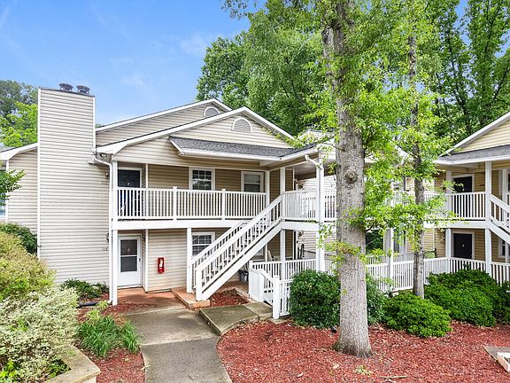 3rd image of 108 Augusta Dr SE