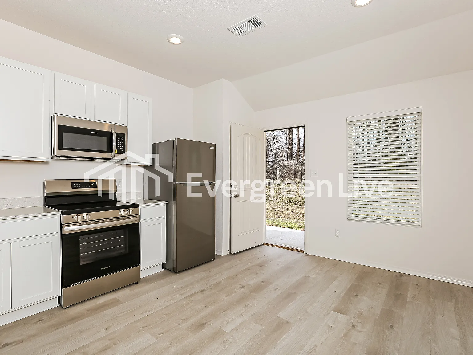 4 bed, 2.0 bath, 1640 sqft, $1,415 — Photo 4