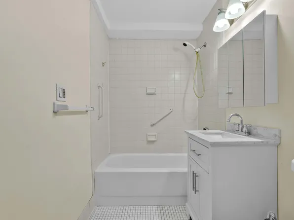 138-35 Elder Avenue image 11 of 27