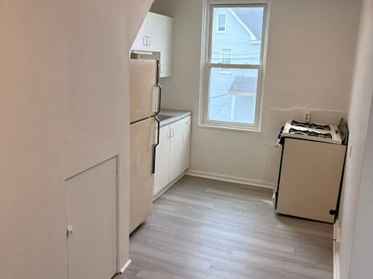 215 Woodkirk St — Photo 10