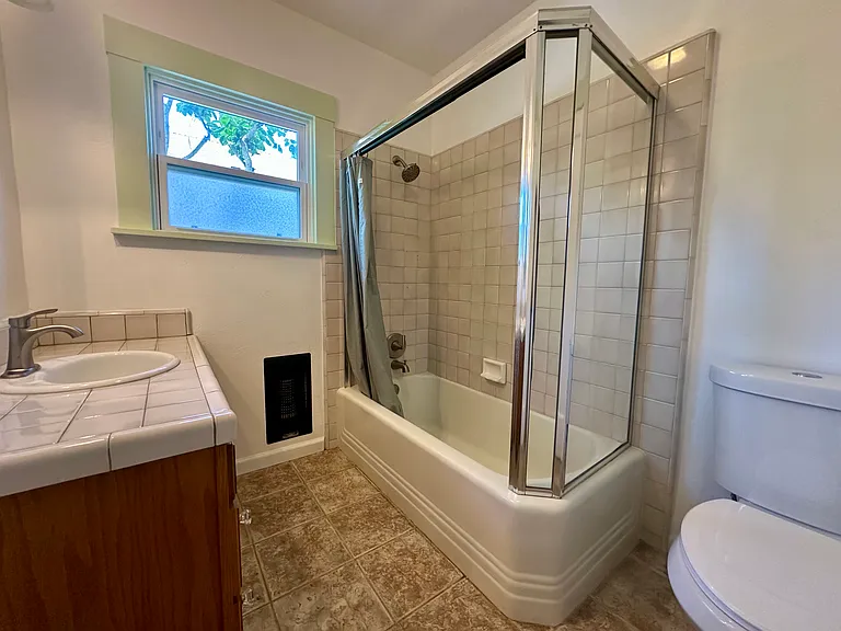 914 Slater St — Photo 13