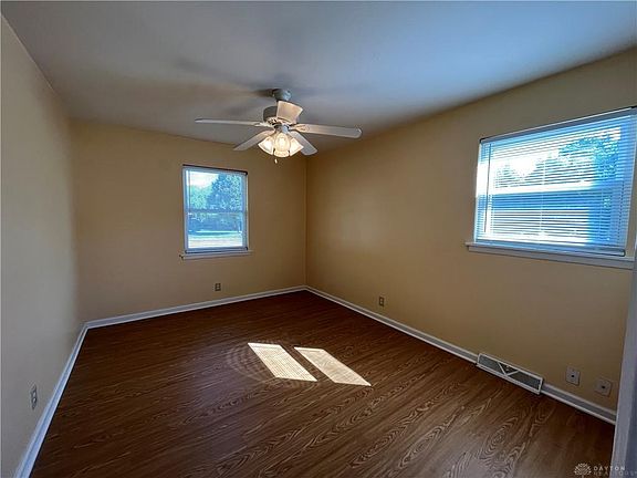 4th image of 1154 Lavern Ave