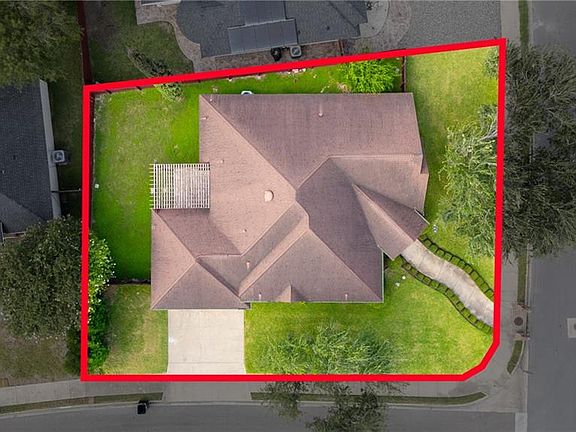 3rd image of 2208 Lawndale Rd