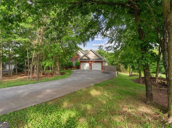 221 Woodford Way SE, Calhoun, GA 30701
