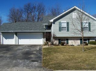 2326 Parkmeadow Dr, Beloit, WI 53511