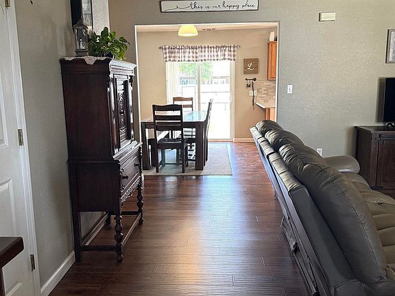 3rd image of 2103 W Currier Ave