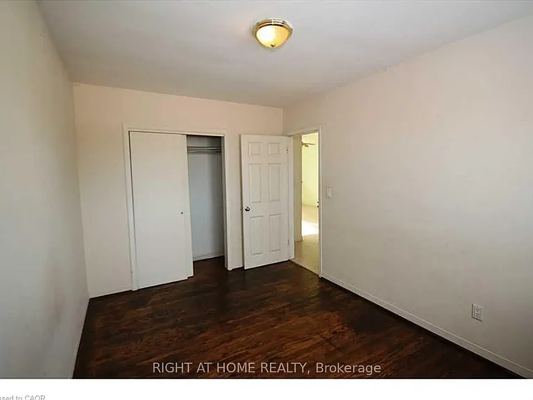 115 6th Ave — Photo 3