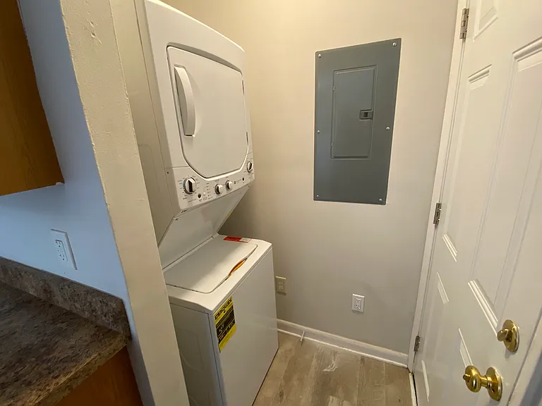 2053 Richard Ave — Photo 9