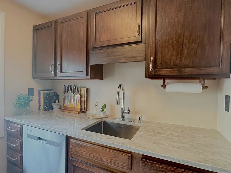7713 Crown Crest Ct — Photo 3