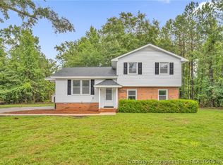 76 Robin Rd, Lumberton, NC 28358