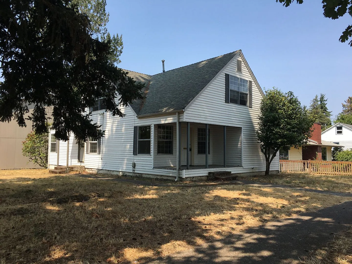 Spacious Campus House ~ 5 bedroom, 2 bath — Photo 2