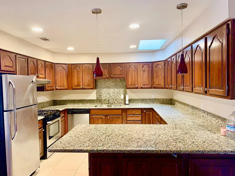 4143 Clairemont Dr — Photo 3