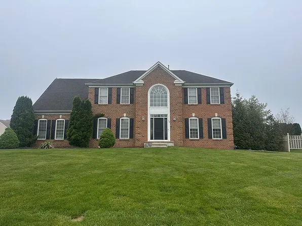 10 Nicole Ct, Freehold, NJ 07728