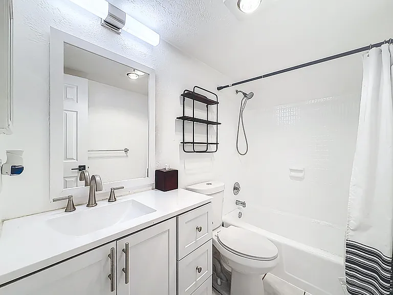 305 SE 11th Ave #D — Photo 12