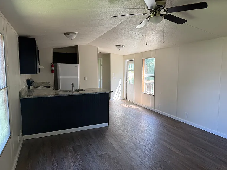 2865 Winchester Ave — Photo 1