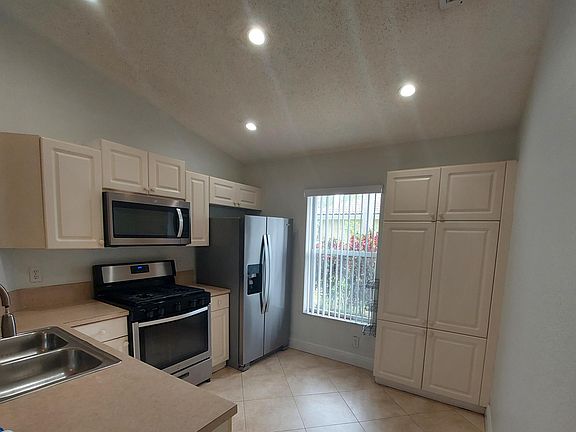 4th image of 5356 NW 89th Avenue
