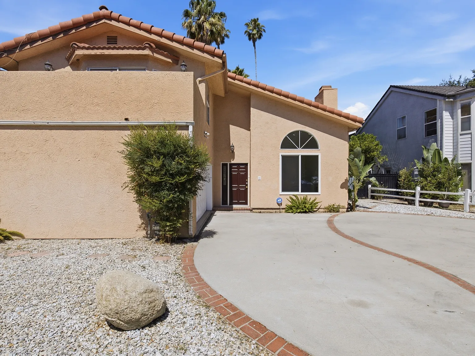 5 bed, 3045 sqft, $6,495 — Photo 3