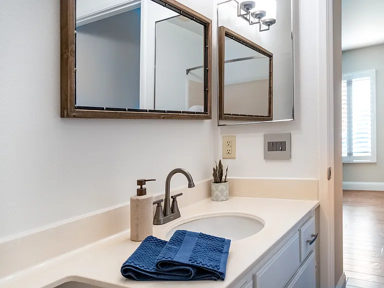 6638 Clybourn Ave — Photo 21