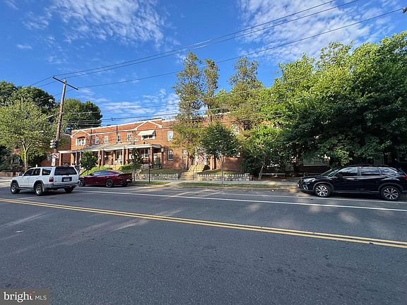 2nd image of 2823 4th St NE