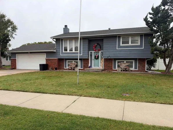 1316 N Plum St, Wellington, KS 67152