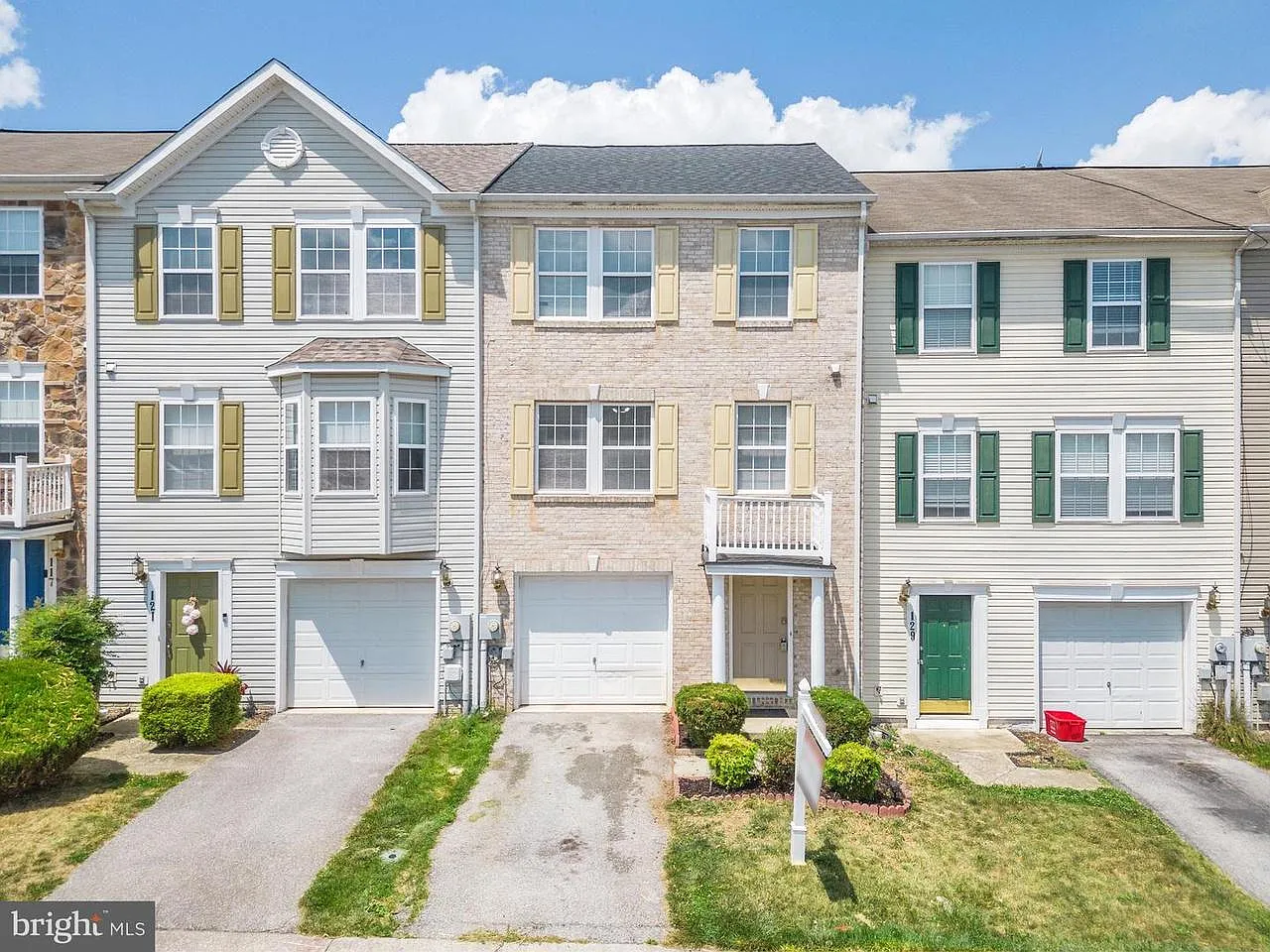 3 bed, 1749 sqft, $2,200 — Photo 1