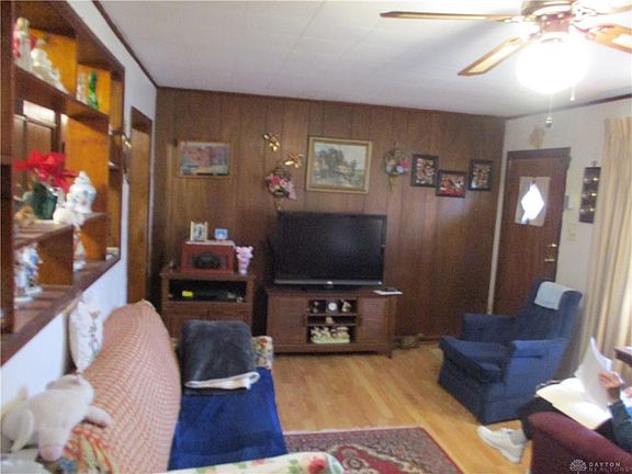 3rd image of 3466 Paris Dr