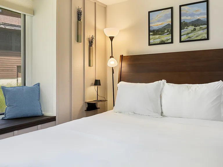 Upper Level Ensuite Bedroom 1 | Queensize Bed | Sleeper Sofa
