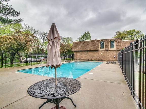 5th image of 420 Walton Ln APT L56