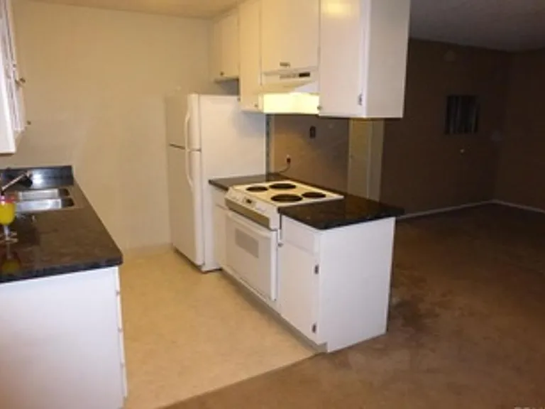 1412 N Cherry St #6 — Photo 7
