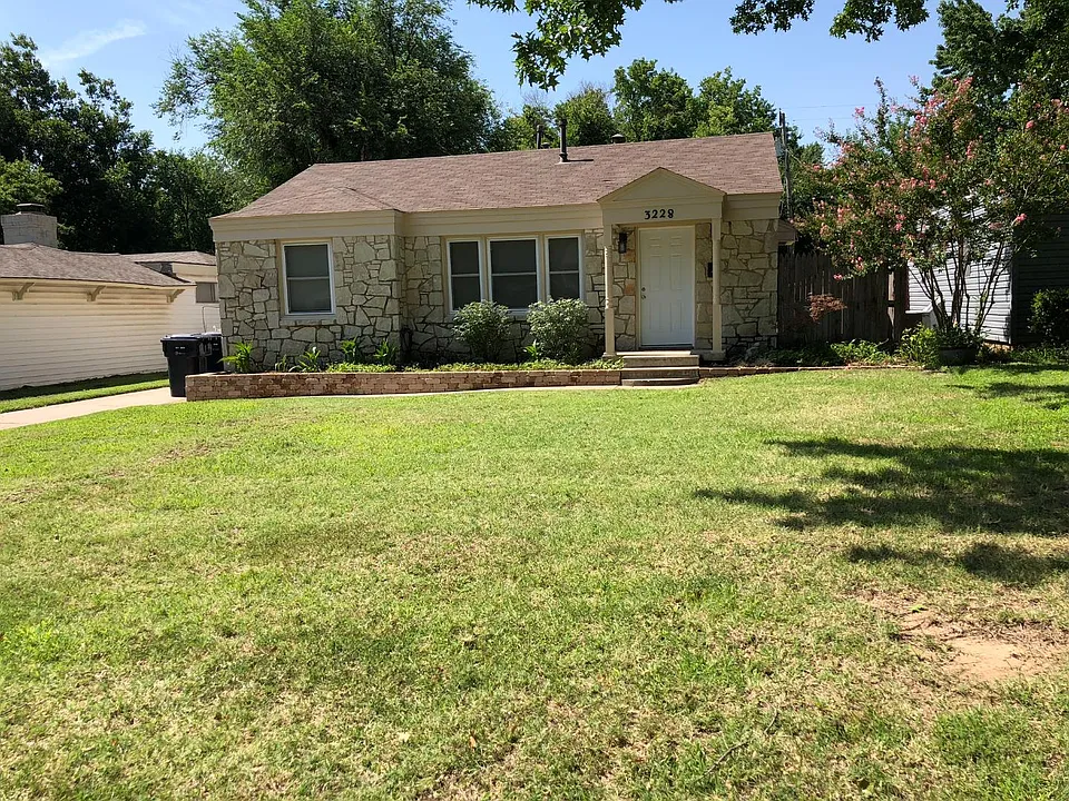 3228 NW 45th St