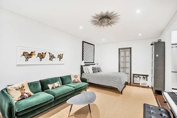 Sold by Bank Neary | media 5