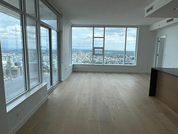 4th image of 1289 Hornby St #5702