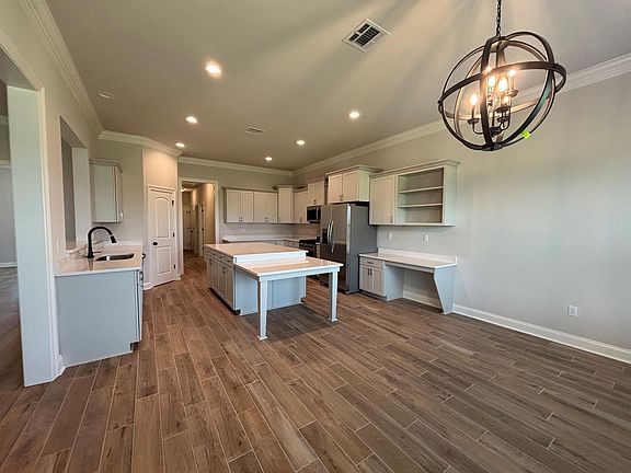 3rd image of 254 Kingswood Ave