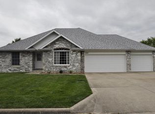 205 N Bluebird Ln, Nixa, MO 65714