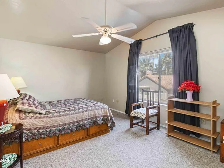 521 N Cobblestone St — Photo 15