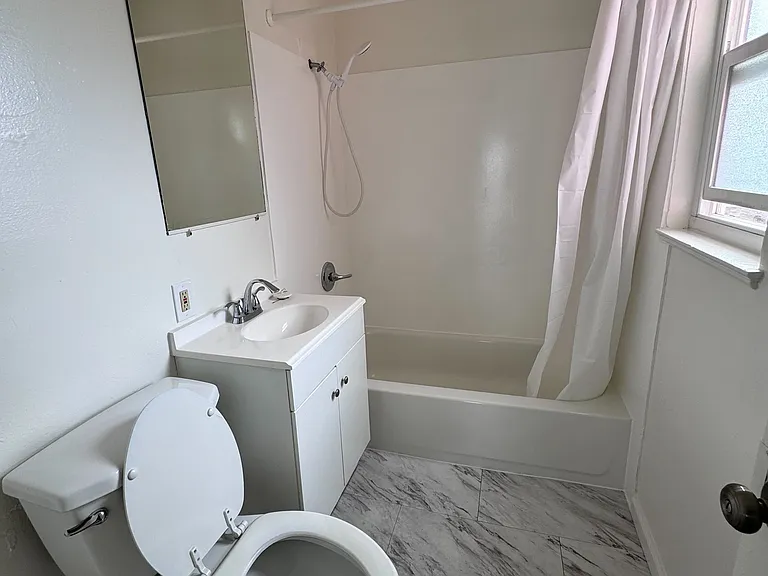 6429 Shattuck Ave #B — Photo 7
