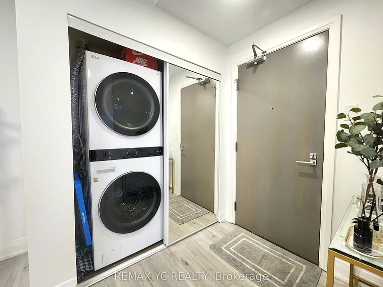 7165 Yonge St #1007 — Photo 14