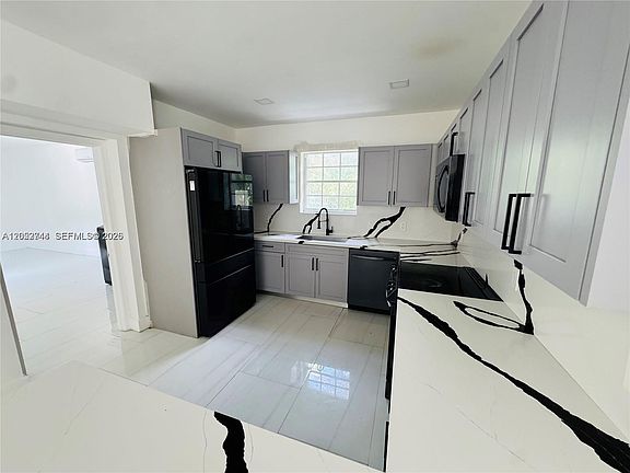4th image of 516 La Villa Dr