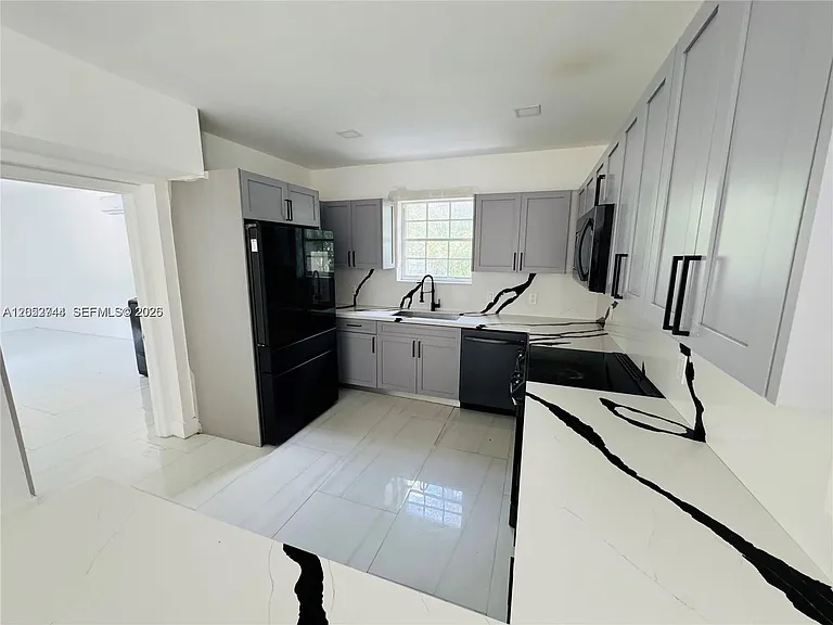 516 La Villa Dr — Photo 4