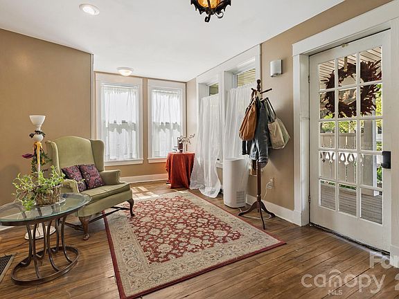 4th image of 79 Walnut St