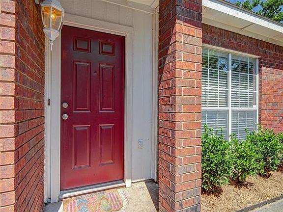 4th image of 2018 Greenview Dr #A