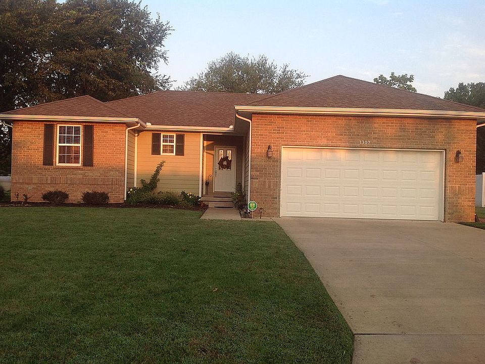 1st image of 1307 Lakewood Dr