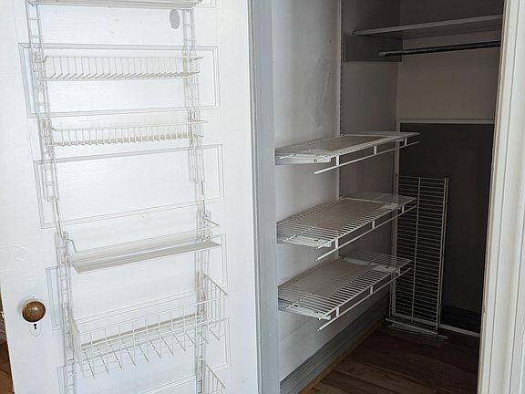 5th image of 422 Pembroke Ave APT 6