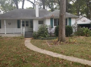 22 Indian Trl, Merrillville, IN 46410