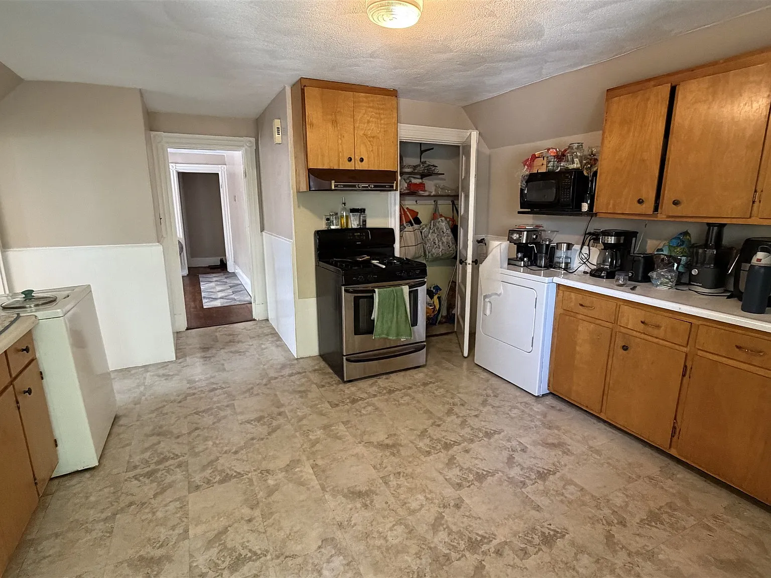 2 bed, 850 sqft, $3,100 — Photo 1