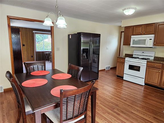 4th image of 380-382 E Grandview Ave