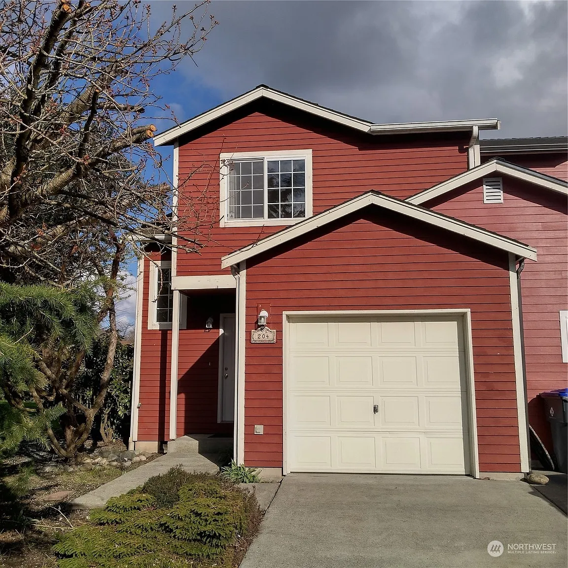 204 NW Captsan Court photo 1