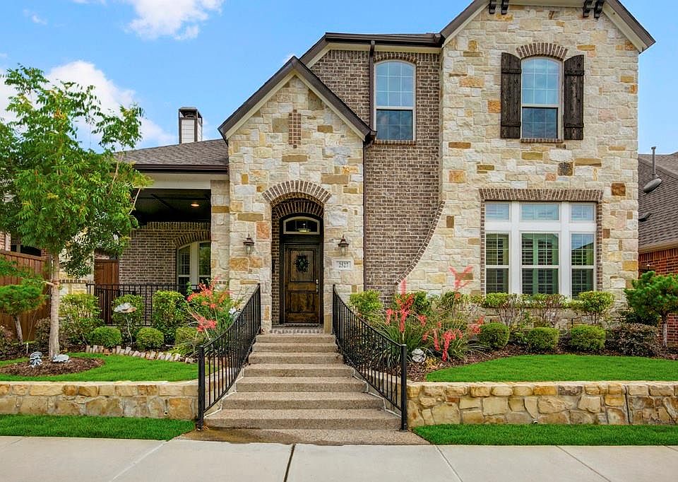 1st image of 2527 Sir Wade Way